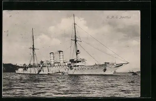 AK Kriegsschiff S.M.S. Nautilus im Hafen vertäut