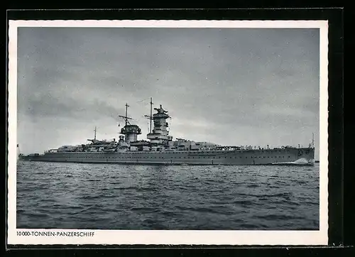 AK 10000-Tonnen-Panzerschiff d. Kriegsmarine auf See