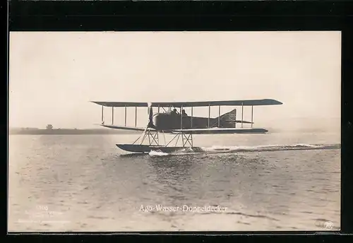 Foto-AK Sanke Nr. 1006: Ago-Wasser-Doppeldecker-Flugzeug bei der Landung