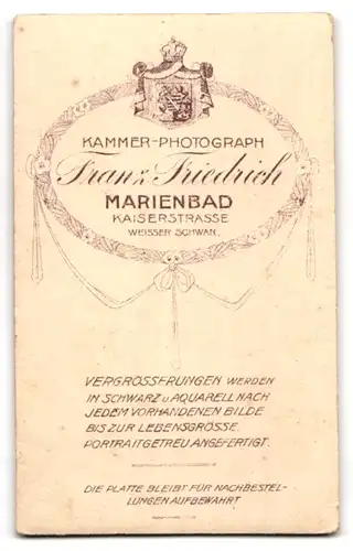 Fotografie Franz Friedrich, Marienbad, Kaiserstrasse, Beleibte Dame mit Hochsteckfrisur