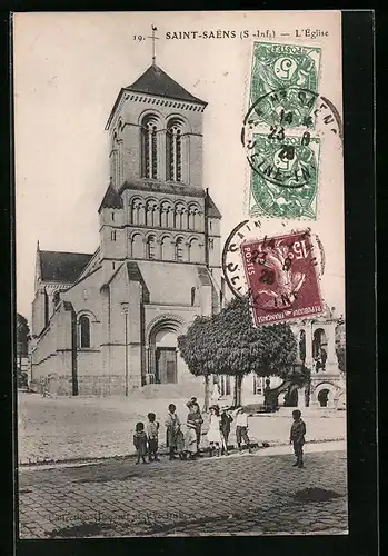 AK Saint-Saens, L`Église, Kinder vor der Kirche