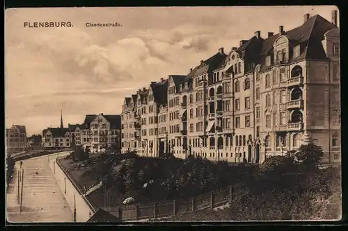 AK Flensburg, Claedenstrasse mit Bäumen