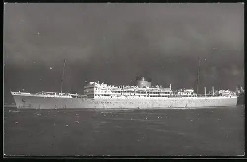 Fotografie Dampfer - Passagierschiff Carnarvon Castle bei aufziehendem Sturm