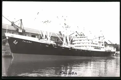 Fotografie Frachtschiff Falaba liegt im Hafen