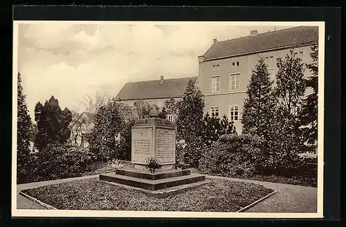 AK Seifersdorf, Ansicht vom Kriegerdenkmal