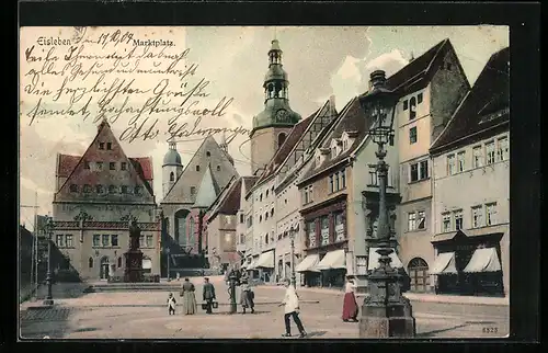 AK Eisleben, Marktplatz mit Geschäften und Passanten