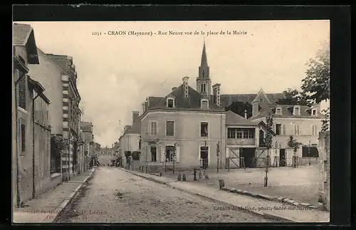 AK Craon, Rue Neuve vue de la place de la Mairie