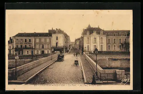 AK Chateau-Gontier, Le Pont, Au fond, la rue Thiers