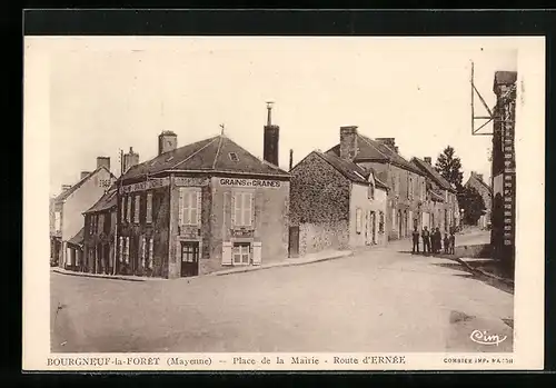 AK Bourgneuf-la-Forêt, Place de la Mairie, Route d`Ernée