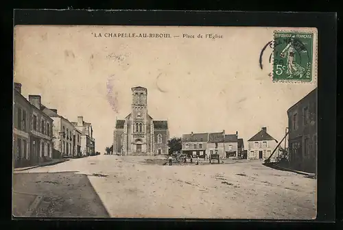 AK La Chapelle-au-Riboul, Place de l`Eglise