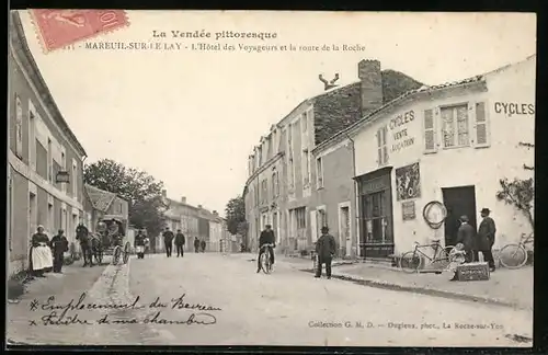 AK Mareuil-sur-Le Lay, L`Hôtel des Voyageurs et la route de la Roche