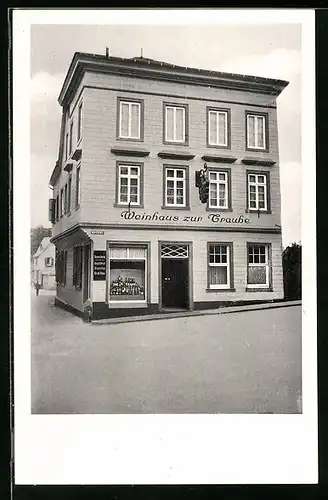 AK Linz a. Rh., Gasthaus Weinhaus zur Traube mit Strasse