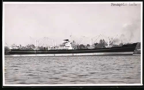 Fotografie Frachtschiff Francois L.D. bei langsamer Fahrt