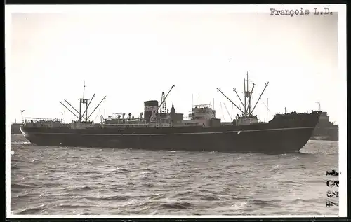 Fotografie Frachtschiff Francois L.D. in Hafeneinfahrt