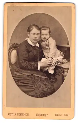 Fotografie Anton Lehemeir, Trostberg, Junge Dame und Kind in hübscher Kleidung