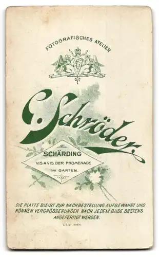 Fotografie G. Schröder, Schärding, Junge Frau in hellem Kleid mit Ehering
