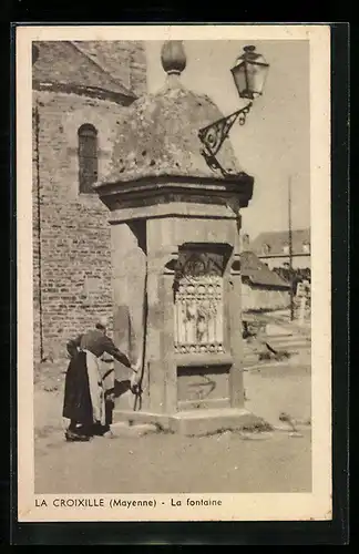 AK La Croixille, La fontaine