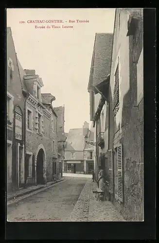 AK Chateau-Gontier, Rue Trouvée, Entrée du Vieux Louvre