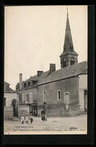 AK Villiers-Charlemagne, Un coin de la Place