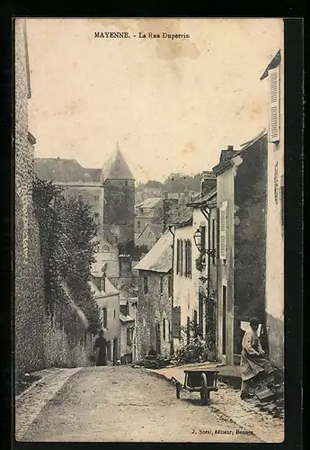 AK Mayenne, La Rue Duperrin, Strassenpartie