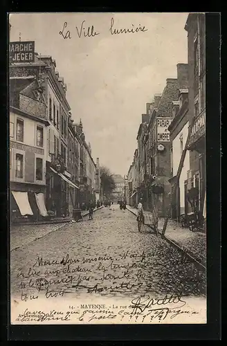 AK Mayenne, La rue de Baudais, Strassenpartie