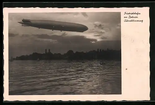 AK Friedrichshafen am Bodensee, Sonnenuntergang mit Luftschiff LZ127 Graf Zeppelin