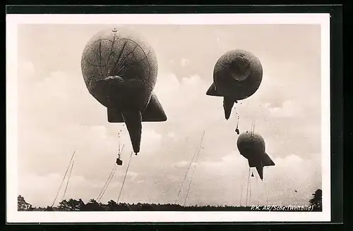 AK Fesselballons formen eine Ballonsperre