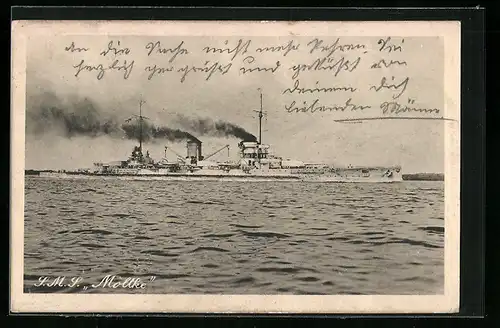 AK Kriegsschiff SMS Moltke in Fahrt vor Küste