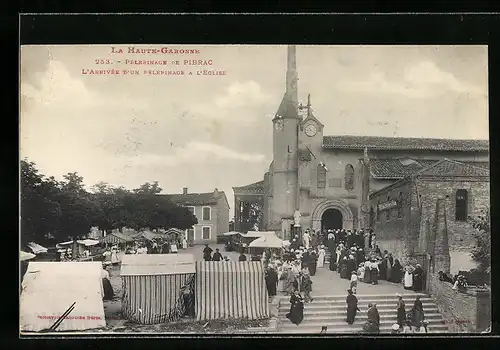AK Pibrac, L`Arrivée d`un pèlerinage a l`eglise