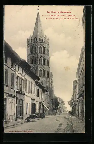 AK Grenade-sur-Garonne, La Rue Gambetta et le Clocher