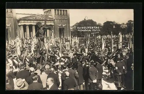 AK München, Katholikentag 1922, Gläubige beim Jesuskreuz
