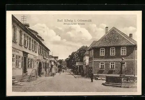 AK Bad König i. Odenwald, Frankfurter Strasse mit Brunnen