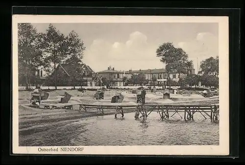 AK Niendorf / Ostseebad, Blick auf Strand und Hotels