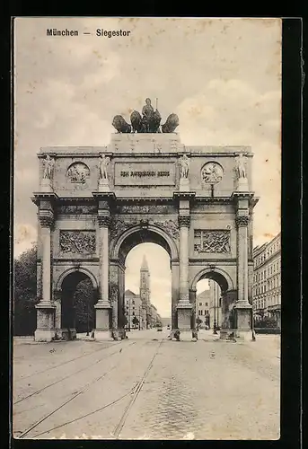 AK München, Siegestor mit Durchblick