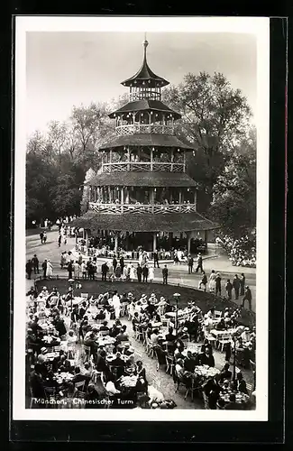AK München-Schwabing, Passanten am Chinesischen Turm