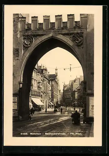 AK München, Durchblick in die Neuhauserstrasse