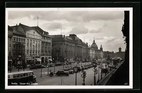 AK Berlin, Strasse Unter den Linden mit Geschäften