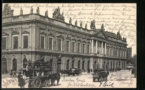 AK Berlin, Zeughaus mit Kutsche und Pferdefuhrwerken