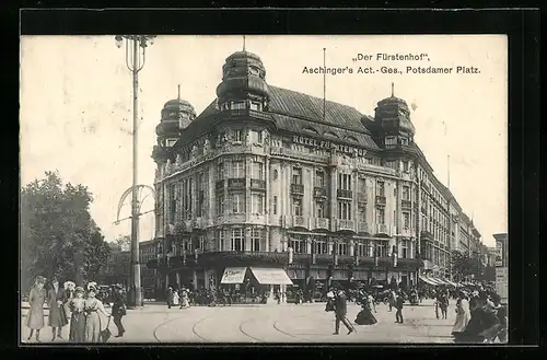 AK Berlin-Tiergarten, Hotel Der Fürstenhof mit Passanten