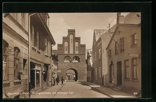 AK Neustadt i. Holst., Kremperstrasse mit Kremper Tor