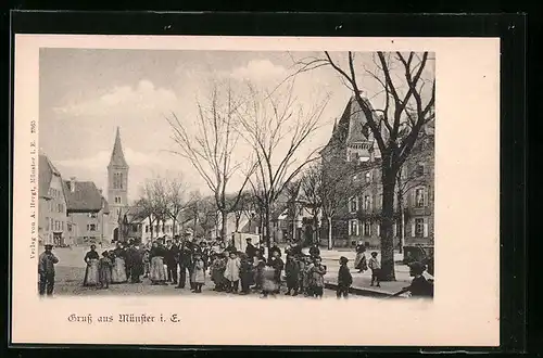 AK Münster i. E., Platz mit Versammlung und Kirche