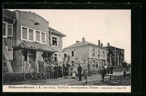 AK Mülhausen-Dornach i. E., Bewohner vor ihren von der franz. Artillerie zerschossenen Häusern