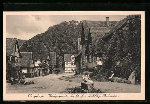 AK Wintzingerode / Ohmgebirge, Wintzingeröder Dorfstrasse mit Schloss Bodenstein