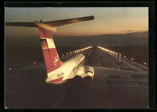 AK Flugzeug IL62 der Interflug auf der Startbahn in der Nacht