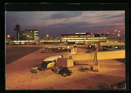 AK Amsterdam, International Airport Schiphol, Flughafen bei Nacht