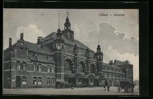 AK Lübeck, Bahnhof mit Turmuhr