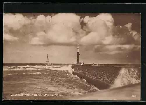 AK Warnemünde, Mole bei Sturm