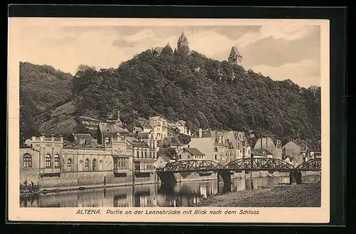 AK Altena i. W., Partie an der Lennebrücke mit Blick nach dem Schloss