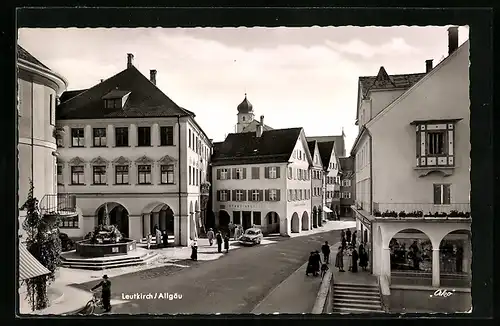 AK Leutkirch /Allgäu, Strassenpartie an der Stadt-Apotheke