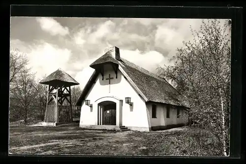 AK Berlin-Gross-Glienicke, Schilfdachkapelle Zum guten Hirten